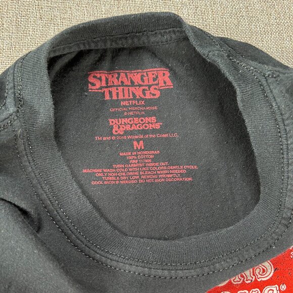 Netflix Stranger Things Shirt Men's Medium Crew Neck Blue-ish Black D&D Graphic - Picture 4 of 8
